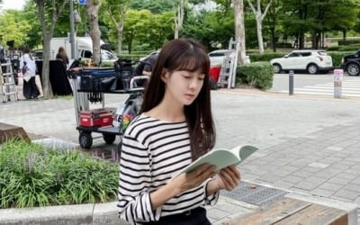 이요원, 고3 딸둔 42세 애셋맘 맞아?…대학생이라 해도 믿을 듯 [TEN★]