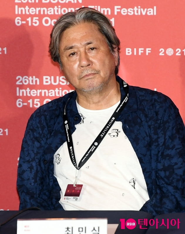 [TEN 포토] 최민식 "너무 익숙한 상황에 즐겁게 촬영했다"(행복한 나라로)