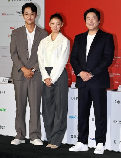 [TEN 포토] 조한철-이엘-임성재 '영화 '행복한 나라로' 첫 포토타임'