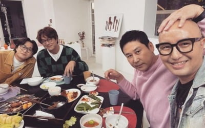 홍석천, 신동엽·성시경·이용진과 인증샷 "편한 사람들" [TEN★]