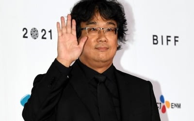 [TEN 포토] 봉준호 감독 '명장의 손인사'(BIFF)