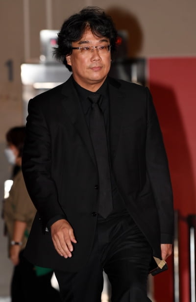 [TEN 포토] 봉준호 감독 '그림자 마저 멋짐'(BIFF)