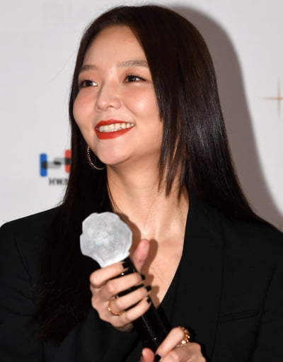 [TEN 포토] 이솜 '열일하는 미모'(부일영화상)