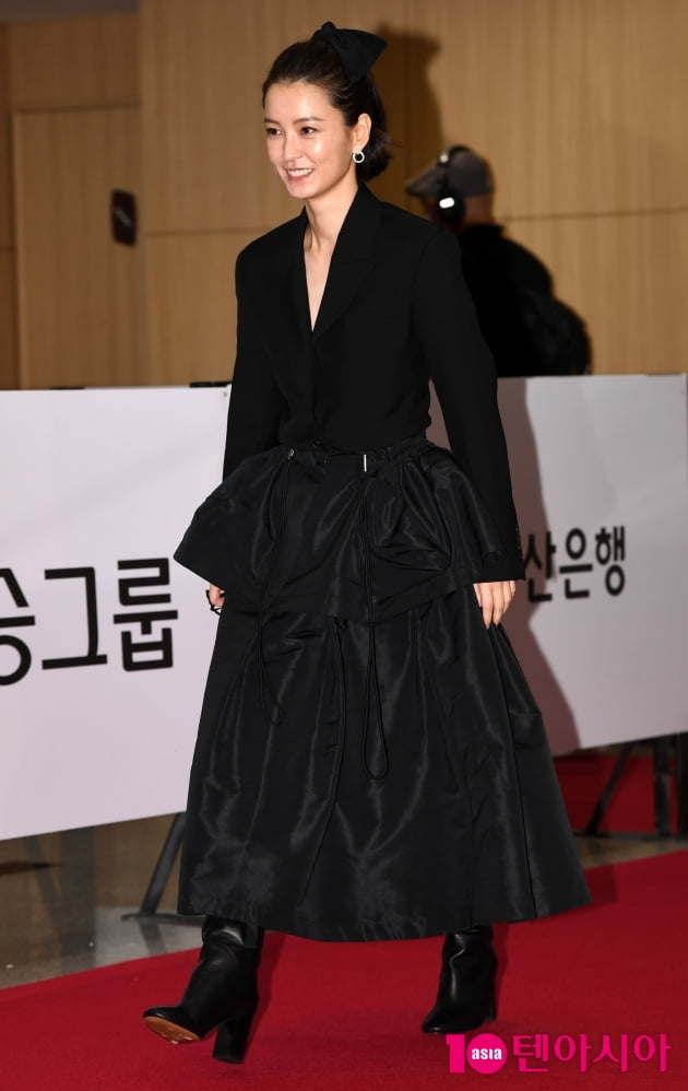 [TEN 포토] 정유미 '우아한 블랙스완'