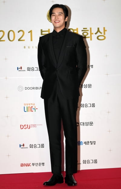 [TEN 포토] 안보현 '레드카펫은 즐거워'
