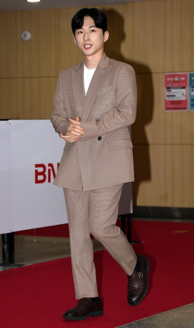[TEN 포토] 김대건 '멋져진 모습으로 등장'