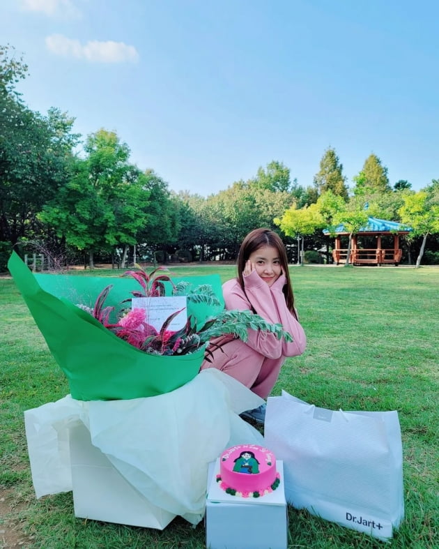 '사업가♥' 이시영, 명품D사 옷 입고 고기 썰다 C사 선물 인증…행복 "week" [TEN★]