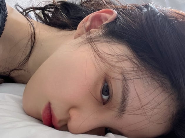 '10kg 벌크업' 한소희, 청순美 그대로…부산 해운대보다 빛나는 미모 [TEN★]