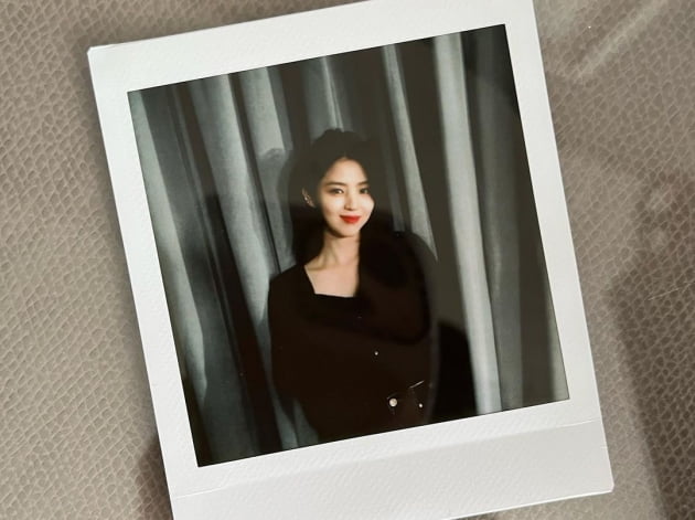'10kg 벌크업' 한소희, 청순美 그대로…부산 해운대보다 빛나는 미모 [TEN★]