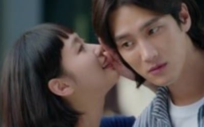 김고은, 안보현과 깜짝 결혼 발표…안보현, 센스 있는 맞장구 ('유미의 세포')