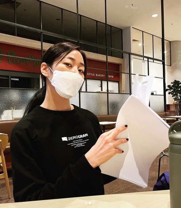 '유지태♥' 김효진, 극세사 각선미 드러나는 스키니진...애 엄마 맞어?[TEN★]