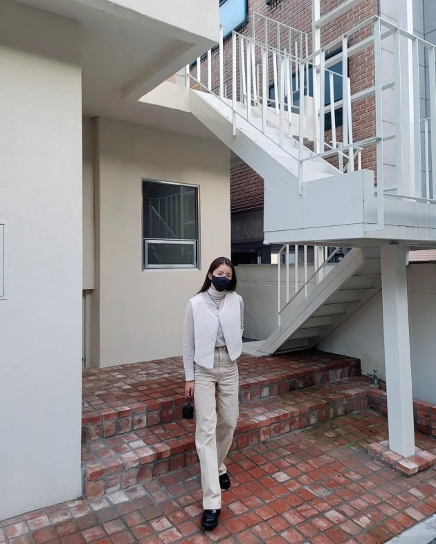'외식사업가♥' 이시영, 95만원짜리 C사 신상 목걸이로 FW룩 완성 [TEN★]
