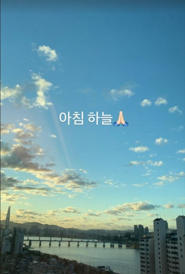 '오뚜기家' 함연지, 한강뷰 보며 소박하게 컵밥 "요거트만 먹으려다가" [TEN★]