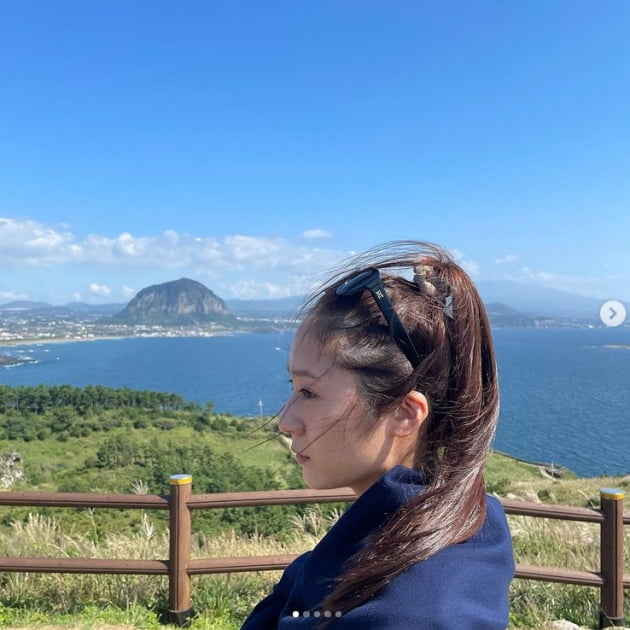 정수정, 제주도에서 휴가 보내는 크리스탈...돋보이는 미모[TEN★]