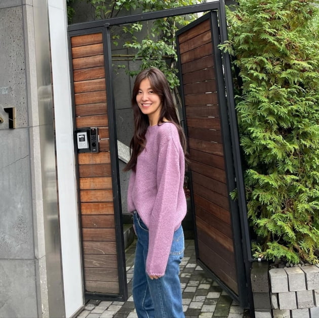 '정조국♥' 김성은, 온가족 럭셔리 풀빌라 여행에 떠나지 않는 미소 "보랏빛 향기" [TEN★]