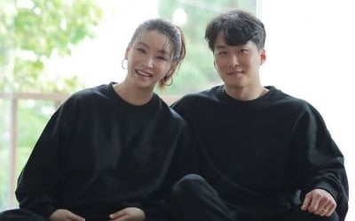 '11살 연하♥' 배윤정, 만삭 사진 공개 "아직도 엄마인 게 실감 안 나" [TEN★]