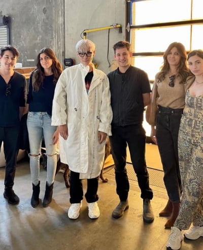 빅뱅 탑, 가을 남친룩의 정석...돋보이는 실버헤어[TEN★]