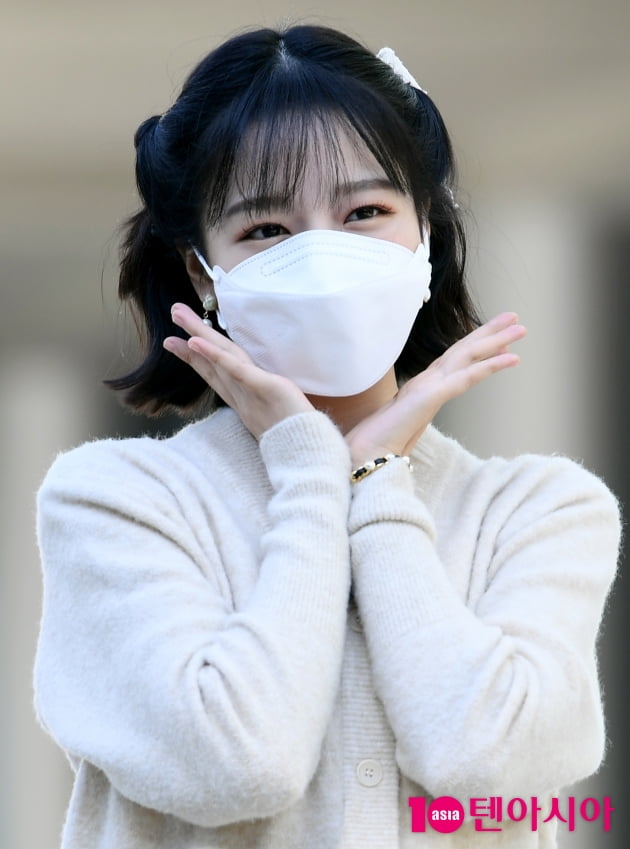 [TEN 포토] 조유리 '예쁜 꽃이 피었습니다'