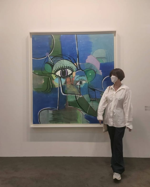 '둘째 임신' 황정음, 펑퍼짐한 옷 입고 그림 태교…D라인 아직까진 안 보이네 [TEN★]