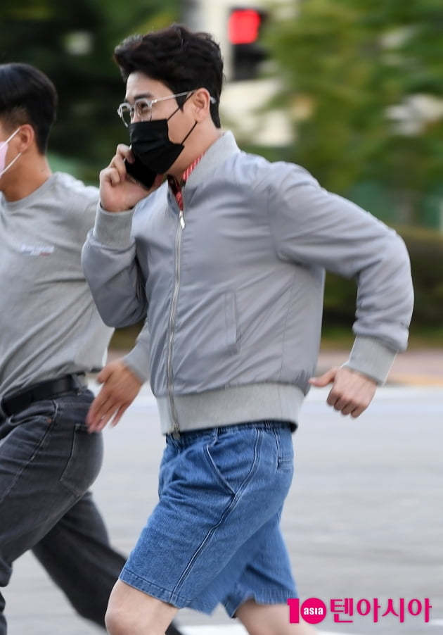 [TEN 포토] 영탁 '상의는 가을 하의는 여름'
