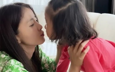 '외식사업가♥' 이시영, '사과머리' 4살 아들과 뽀뽀에 행복한 애엄마 [TEN★]