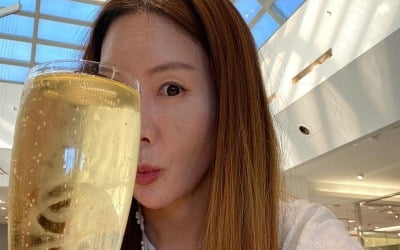 '재미교포♥' 김정은, 미국 가서 남편 만나더니 얼굴 폈네…고급쇼핑가에서 힐링 [TEN★]