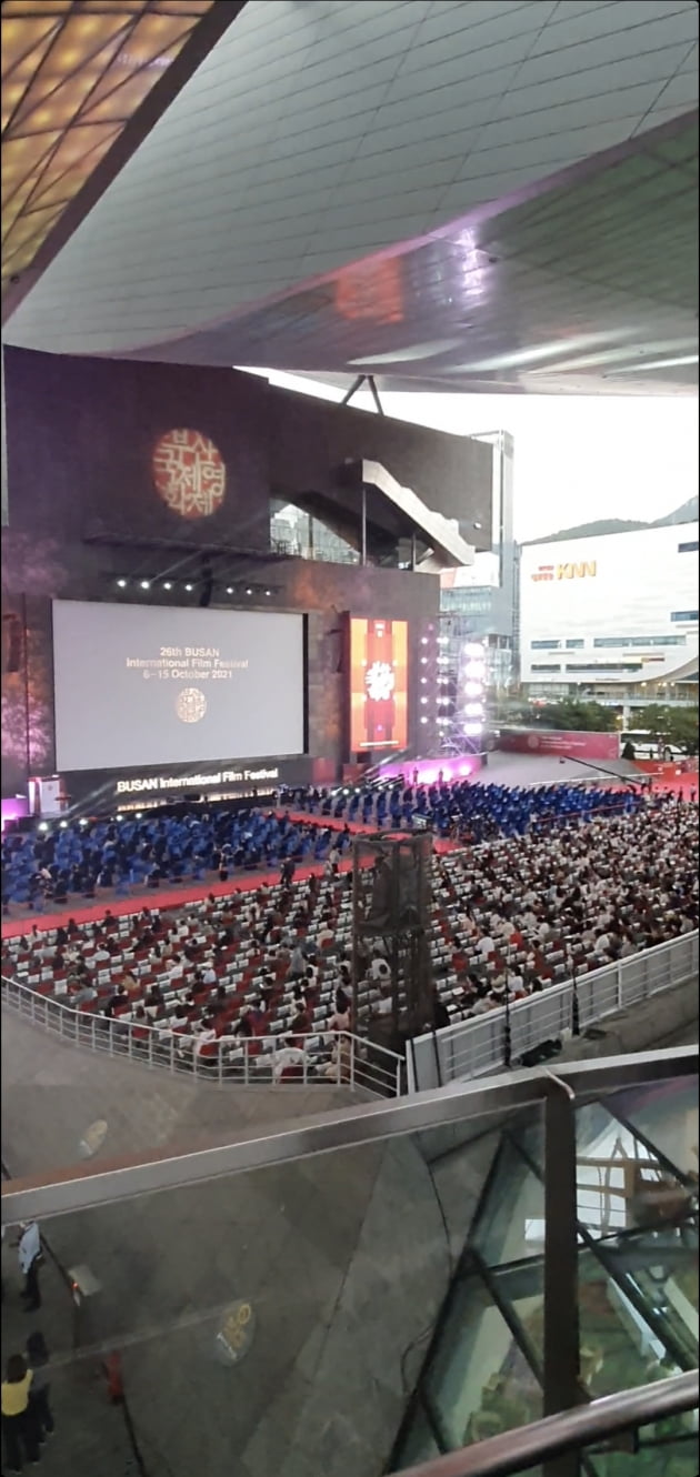 [BIFF] 관객 7만 6072명, 확진자 1명…'같은 속옷을 입는 두 여자' 5관왕 [종합]