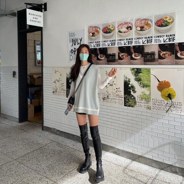 "어머~20대 같다" 김성은 동안 비주얼에 놀란 오윤아…한뼘 팬츠로 11자 각선미 [TEN★]