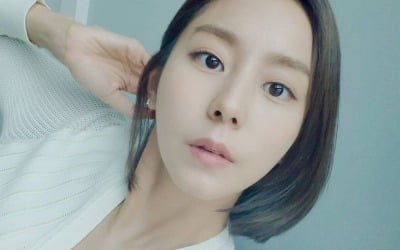 유이, 8kg 늘었다지만 극세사 팔목 '단아+청순' [TEN★]