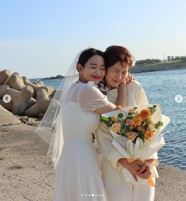 '김우빈♥' 신민아, "혜진아, 공진에서 행복해"...갯마을 차차차 마지막 기념샷[TEN★]