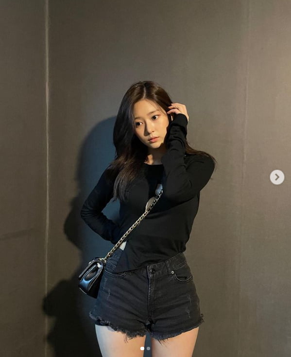 김민주, 오늘 스타일 어때요...계절을 앞서간 핫팬츠[TEN★]