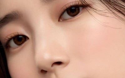 수지, 초근접샷에도 자신감 넘치는 '피부 미인'…"메이크업 이쁘지?" [TEN★]