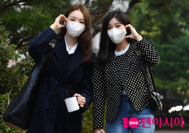 [TEN 포토] 다비치 '볼하트 요구에 당황'