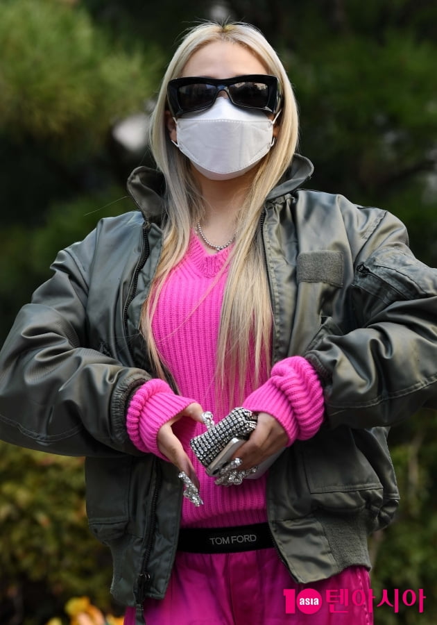 [TEN 포토] CL '배꼽 하트'