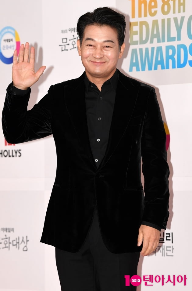 [TEN 포토] 조성하 '꽃중년의 꽃미소'