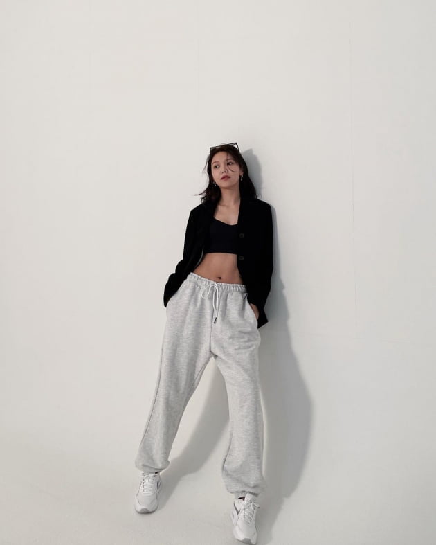 '정경호♥' 최수영, 11자 아닌 식스팩 복근 "favorite" [TEN★]