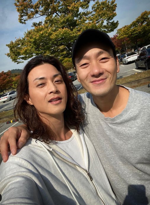 김지훈-박해수./ 사진=인스타그램