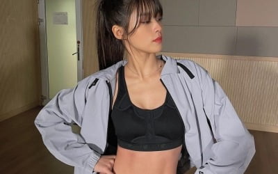 설현 "춤 한번 춰봤어요"…브라톱 입고 자신감 넘치는 표정 [TEN★]