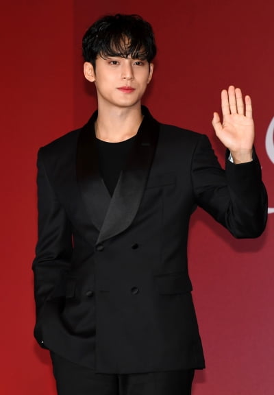 [TEN 포토] 세븐틴 민규 '사랑스러운 눈빛'