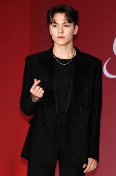 [TEN 포토] 세븐틴 버논 '우아한 화이트'