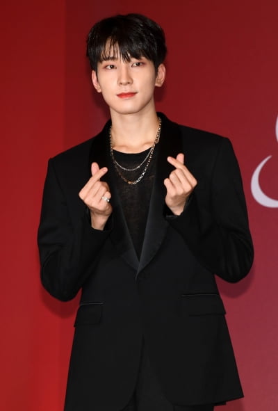 [TEN 포토] 세븐틴 원우 '설레이는 쌍하트'