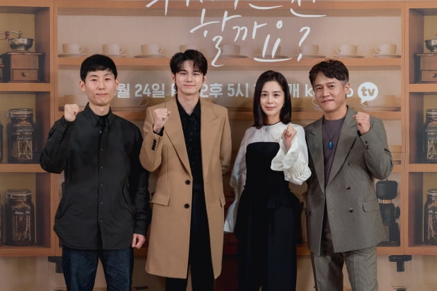 노정욱 감독(왼쪽부터), 배우 옹성우, 서영희, 박호산이 22일 오후 온라인 생중계된 카카오TV 오리지널 '커피 한잔 할까요?' 제작발표회에 참석했다. /사진제공=카카오M