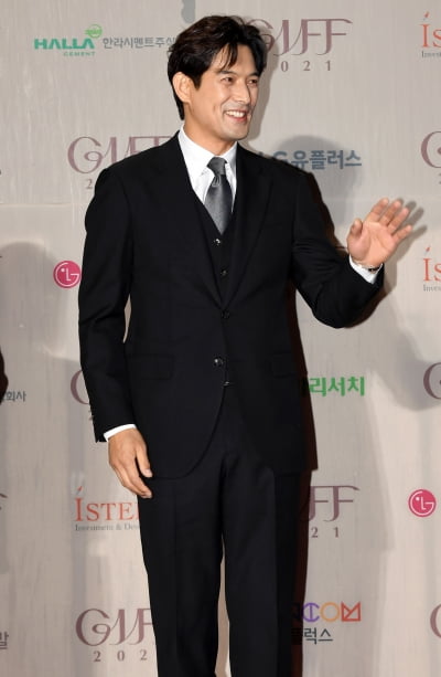[TEN 포토] 오지호 '보조개 미소가 명품이네'