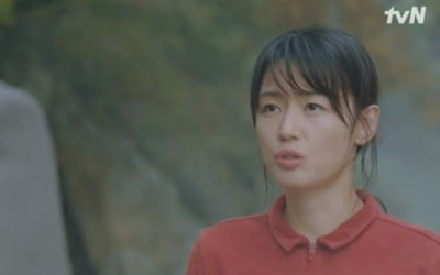 '지리산' 전지현X주지훈, 강렬 첫 만남…기상악화 수색 구조