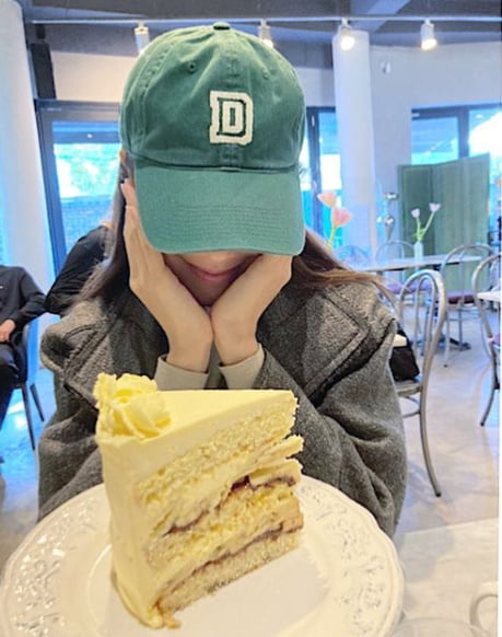 문채원, 민낯으로 도전…조각 케이크와 얼굴 크기 대결? [TEN★]