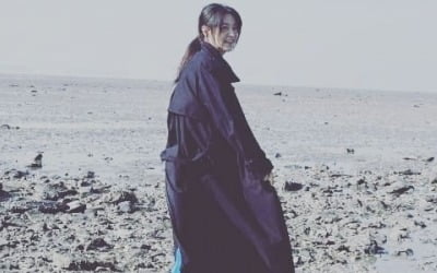 '51살 쌍둥이맘' 이영애, 파란색 츄리닝 입고 갯벌 뛰어다니는 해맑음 '청초' [TEN★]