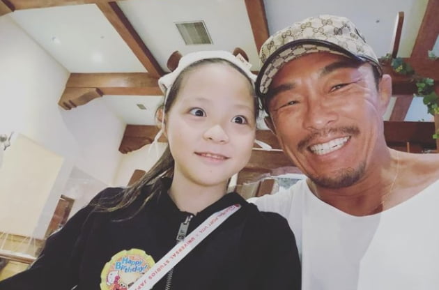 G사 명품 모자 쓴 추성훈, 명품 같은 딸 추사랑 "생일 축하해" [TEN★]