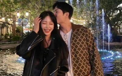 "넌 나를 웃게 해"…한예슬, '♥10살 연하 남친' 뽀뽀에 웃음꽃 '활짝' [TEN★]
