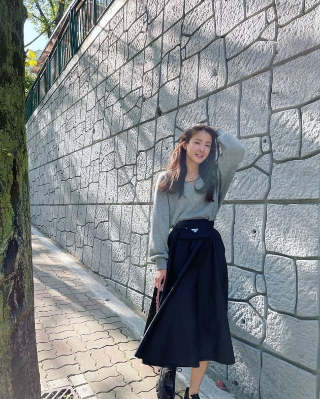 '사업가♥' 이시영, P사 명품백 하나로는 성에 안 차…손에 들고 허리에 차고 [TEN★]