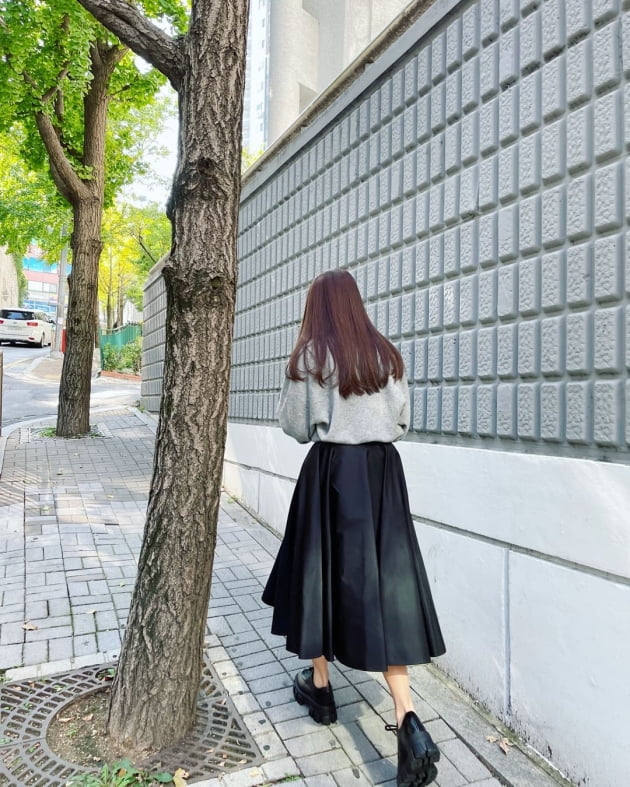 '사업가♥' 이시영, P사 명품백 하나로는 성에 안 차…손에 들고 허리에 차고 [TEN★]